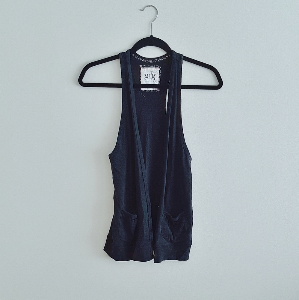 4/25$ 🌻 Garage vest